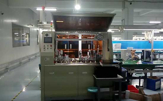 自動(dòng)剝皮刷剪編織包銅箔機(jī)現(xiàn)場圖片